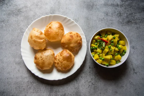 Indian Delicacy Puri Fried Flour Masala Potato Bowl — Stock Photo, Image