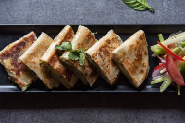 Seçici odaklı Meksika lezzeti quesadilla.