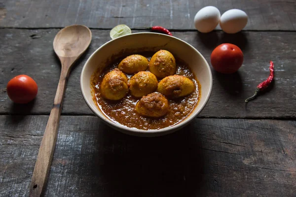 Yumurtalı Masala Soğan Sarımsak Hint Baharatlarının Karışımıyla Hazırlanmış Körili Yumurta — Stok fotoğraf