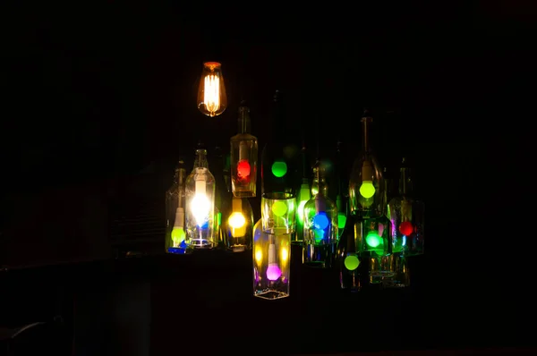 Luzes Coloridas Dentro Garrafa Vinho Pendurado — Fotografia de Stock