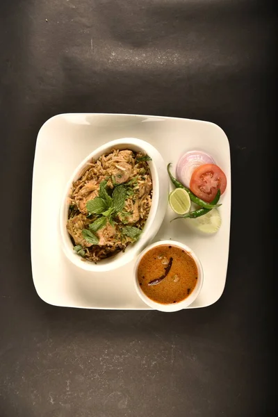 Frango Biryani Bengala Servido Com Salada Raita — Fotografia de Stock