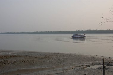 Sundarban Ulusal Parkı 'nda su taşımacılığı