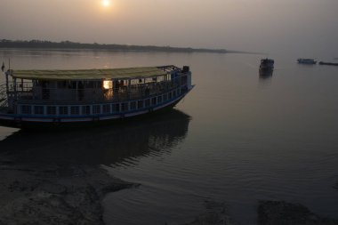 Sundarban Ulusal Parkı 'nda su taşımacılığı