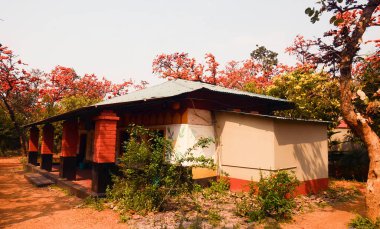 Baghmundi, Ajodhya Tepesi ve Orman Rezerv Bölgesi civarında yer alır.