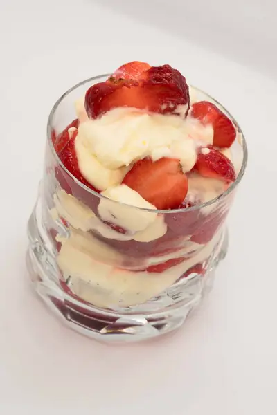 Strawberry Dessert Cream Serviceed Glass Glass — стокове фото