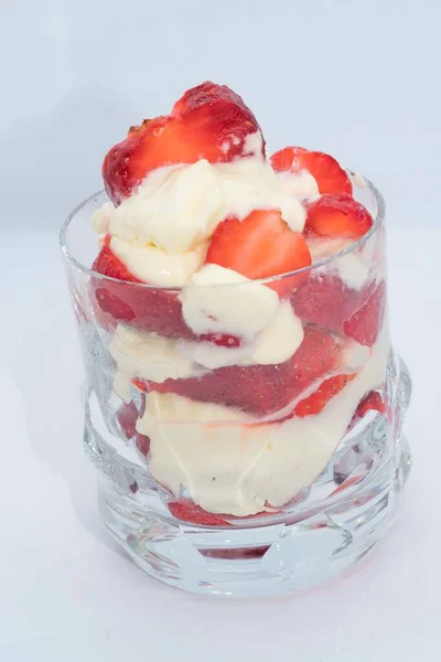 Strawberry Dessert Cream Served Glass Glass — Stock fotografie