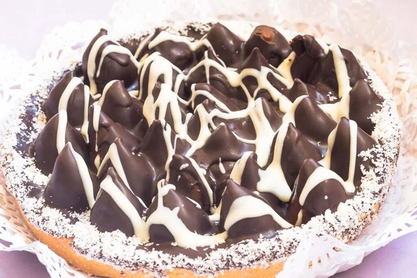 Çikolatalı karamelli koni keki.