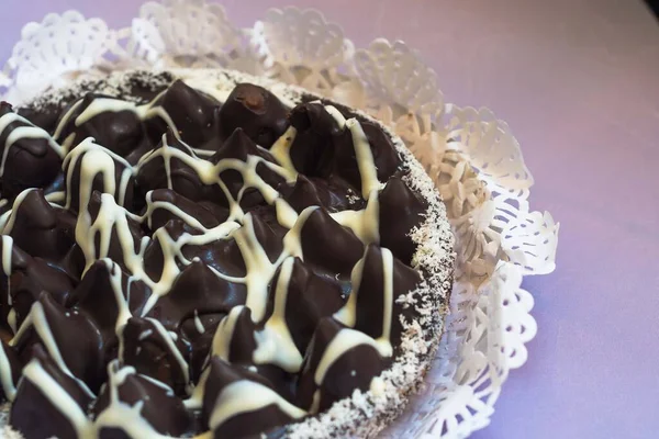 Çikolatalı karamelli koni keki.