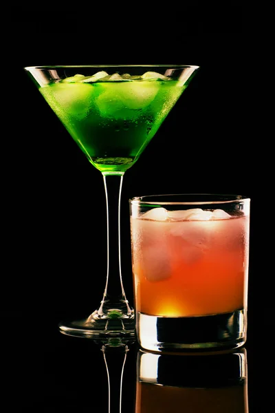 Dvě sklenice s koktejly — Stock fotografie