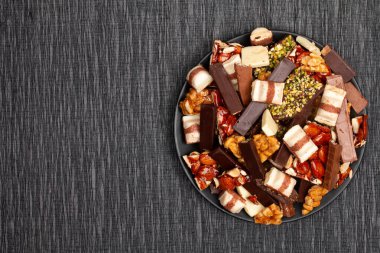 Lezzetli çikolatalı üst görünüm kompozisyon veya arka plan