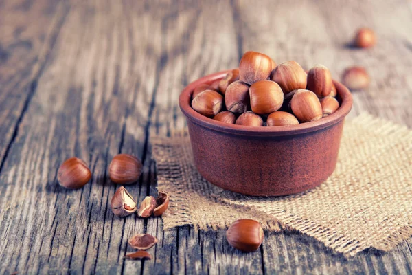 Nocciole Una Ciotola Tavolo Legno Prelibatezze Cibo Sano Benefico Sfondo — Foto Stock