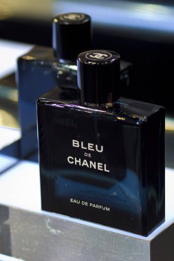 MEXICO CITY - 9 Eylül 2014: Chanel makyaj sınıfı Pop Store Chanel Polanco 'daki bazı Instyle dergisi aboneleriyle özelleştirildi. 