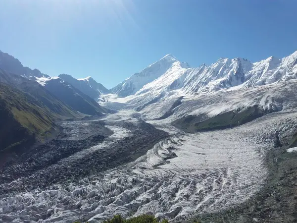 带Minapin冰川的Rakaposhi和Diran峰美景 — 图库照片