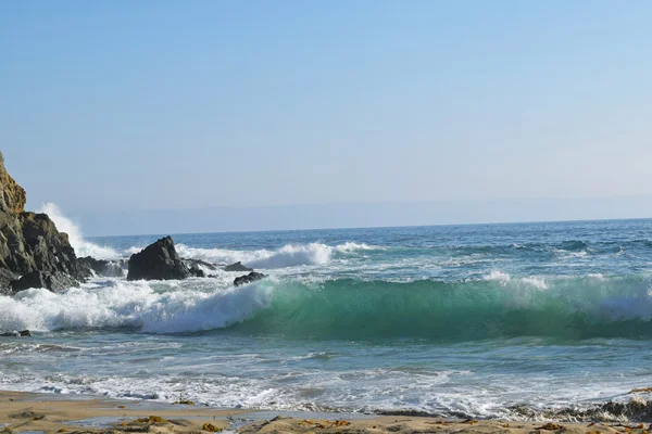 Dalgalar çökmesini zümrüt koyu