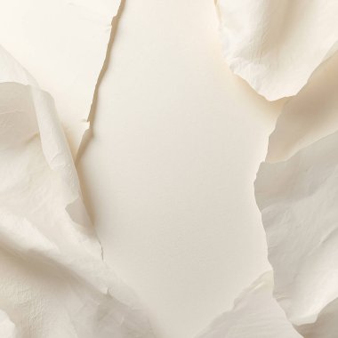 Karanlık Cadılar Bayramı sahnesi, dumanlı atmosfer, tek spot ışığı, ayrıntılı