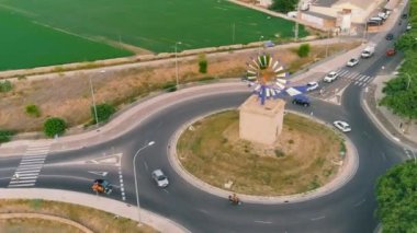 Çevre yolunun yanındaki eski taş değirmeni. İHA 'dan