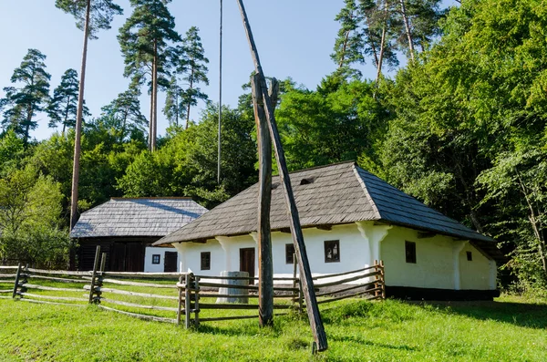 Antiga casa tradicional na Romênia — Fotografia de Stock