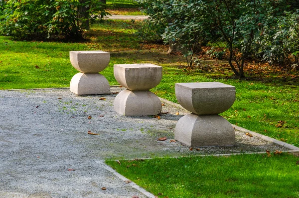 Escultura feita pelo artista romeno Constantin Brancusi um dia de outono — Fotografia de Stock