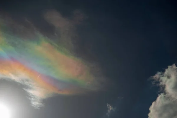 Awan berwarna di langit biru — Stok Foto