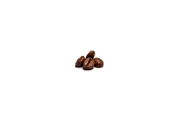 Granos de café tostados aislados sobre fondo blanco-8 —  Fotos de Stock