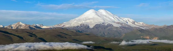 Elbrus Dağı, Kanzhol Platosu manzaralı.