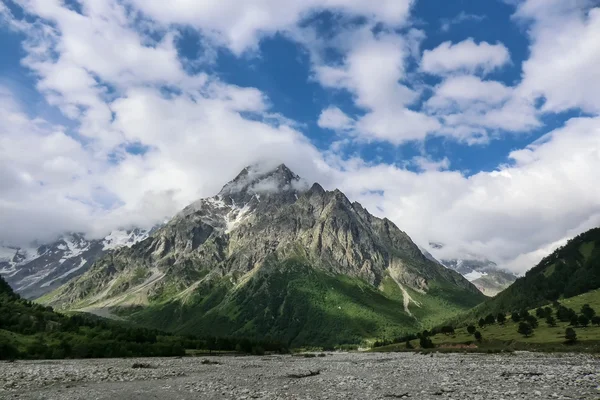 Chegem superiore, una vista della cima di Tihtengen Immagine Stock