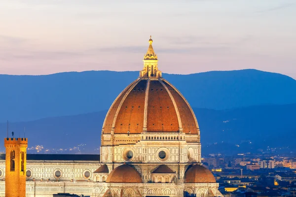 Florence. Duomo nachts. — Stockfoto