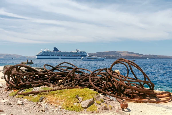 Fira. Blick auf den alten Hafen. — Stockfoto