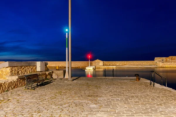 Chania. O velho porto à noite . — Fotografia de Stock