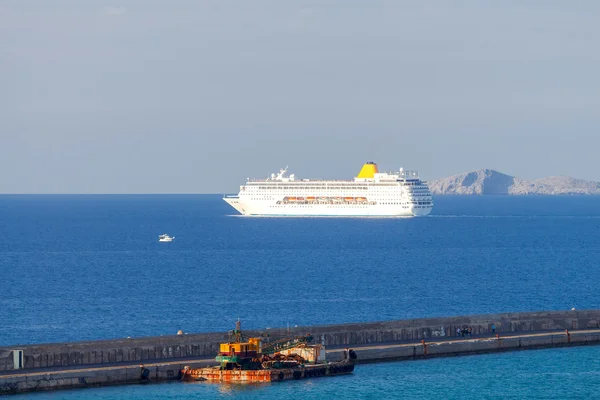 Heraklion. Breakwater in the seaport. — Stock Photo, Image