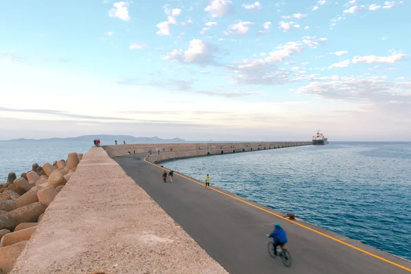 Heraklion. Wellenbrecher im Seehafen. — Stockfoto