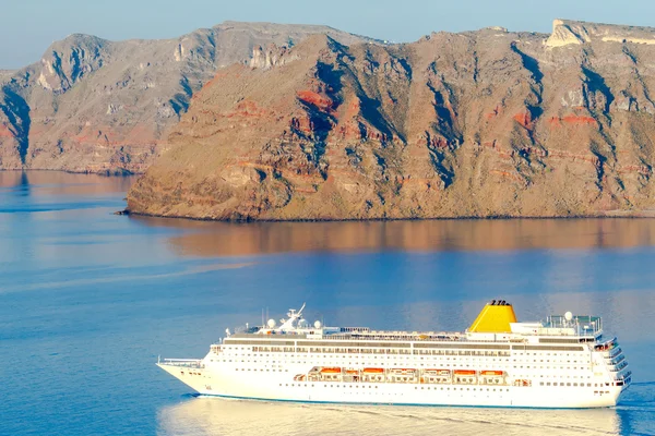 Beautiful aerial view of the sea and passenger ship. — Stock Photo, Image