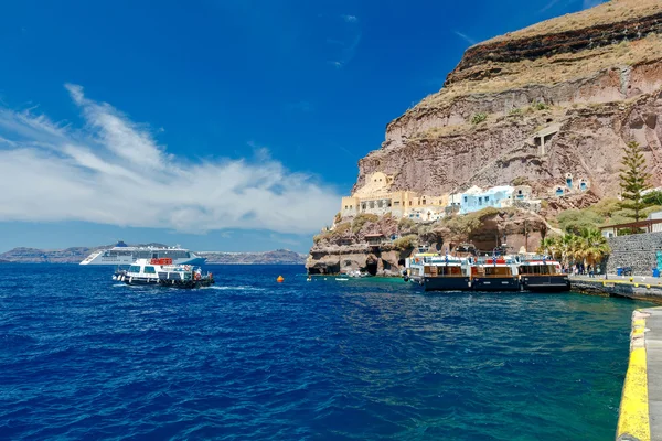 Fira. Blick auf den alten Hafen. — Stockfoto