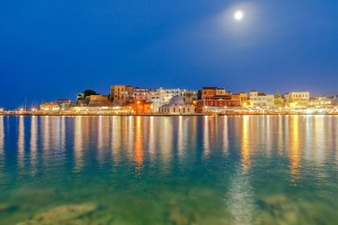 Chania. Eski liman gece.