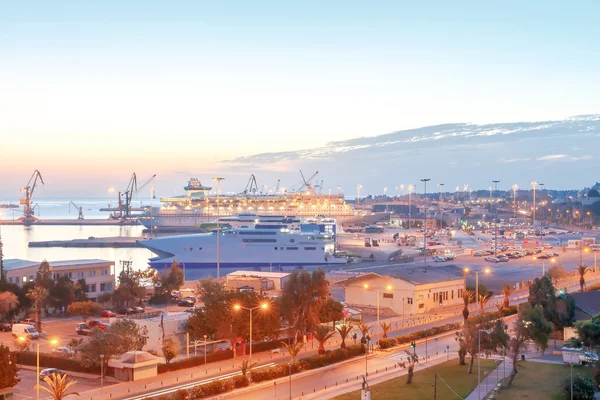 Heraklion. Seehafen bei Sonnenaufgang. — Stockfoto