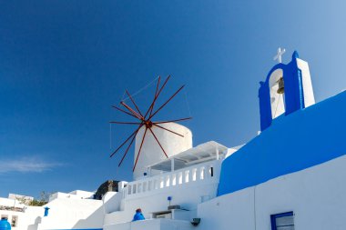 Oya. Beyaz yel değirmenleri.