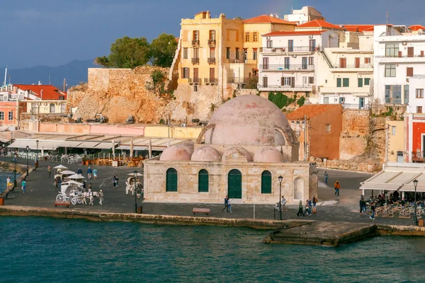 Terraplén de Venecia en el antiguo puerto de Chania . — Foto de Stock