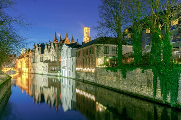 Bruges. Green canal. — Stock Photo, Image