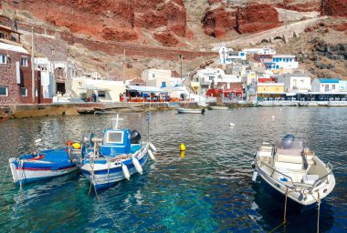 Oia köyde eski balıkçı liman.