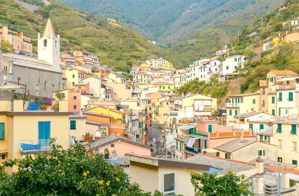 Riomaggiore. Deniz kenarı İtalyan Köyü.