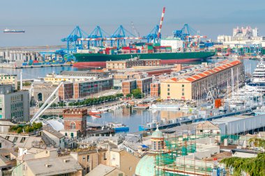 Cenova. Yukarıdan görüntülemek.