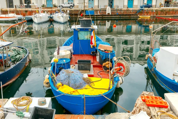 Genua. Fiskebåtarna i hamnen. — Stockfoto