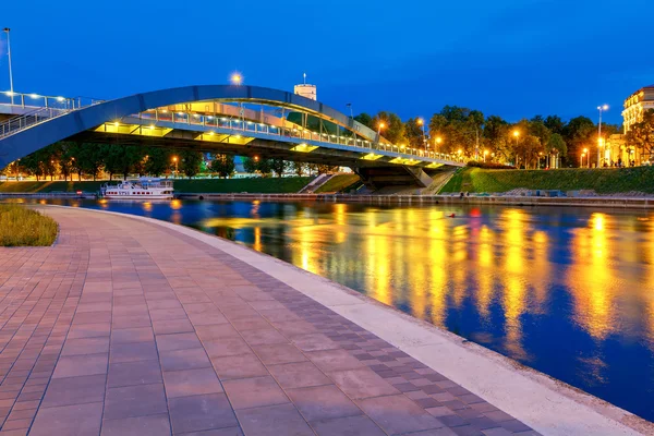 Vilnius. Mindaugas brug over Neris. — Stockfoto