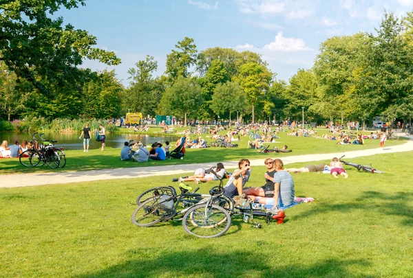 Amsterdam. Belediye Parkı Vondelpark.