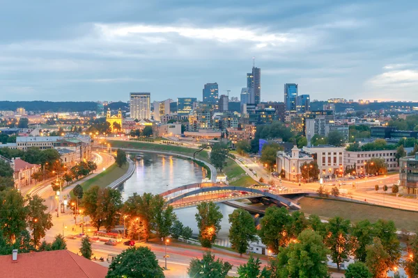 Vilnius. Vy över staden från den kullen av Gediminas. — Stockfoto