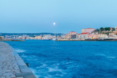 Chania. Eski liman gece.