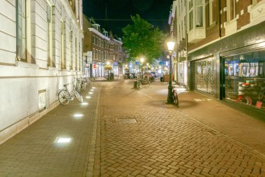 Utrecht. Gece ışık şehir sokak.