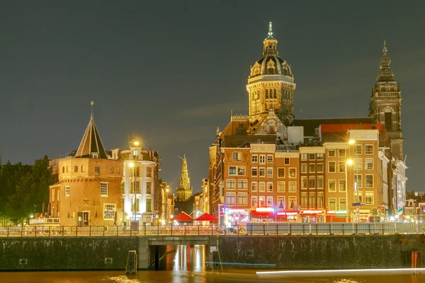 Amsterdam. st. nicholas Kirche bei Nacht. — Stockfoto