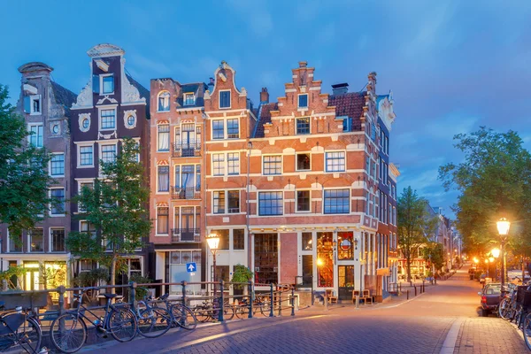 Амстердам. Городская улица рано утром . — стоковое фото