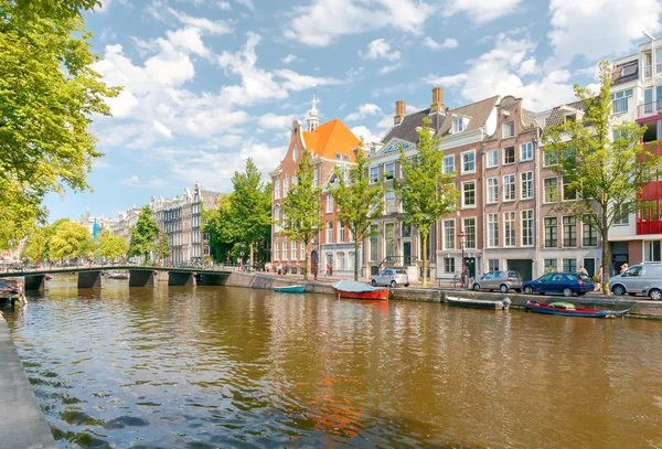 Amsterdam. Canal de la ciudad vieja . — Foto de Stock